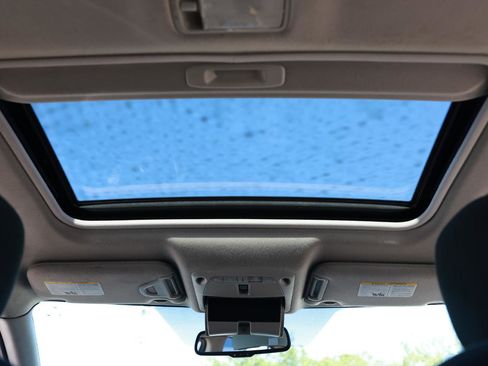 Used 2014 Nissan Sentra SR w/ Premium Package image 25