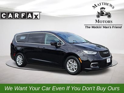 Used 2023 Chrysler Pacifica Touring-L