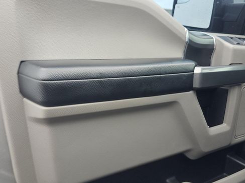 Used 2018 Ford F150 XLT w/ Equipment Group 302A Luxury AWD/4WD image 11