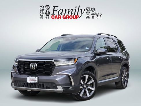 Used 2025 Honda Pilot Touring image 1