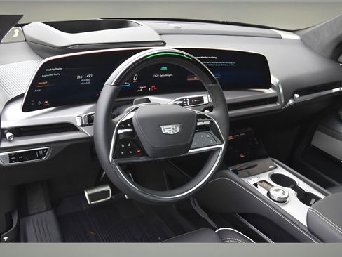 Certified 2026 Cadillac Vistiq Platinum image 13