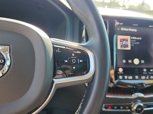 Used 2024 Volvo XC60 B5 Plus w/ Protection Package Premier AWD/4WD image 21