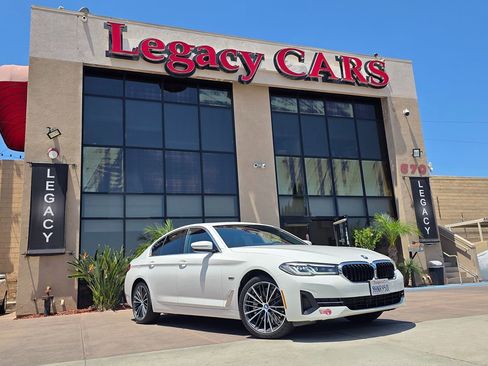 Used 2023 BMW 530e w/ Premium Package RWD image 2