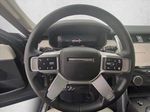Used 2025 Land Rover Discovery S image 19