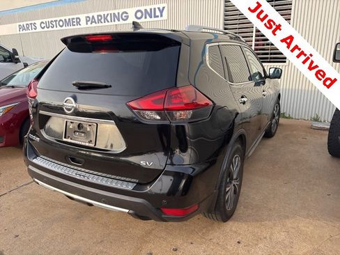 Used 2019 Nissan Rogue SV w/ Premium Package image 9