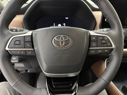 Used 2026 Toyota Grand Highlander AWD image 9