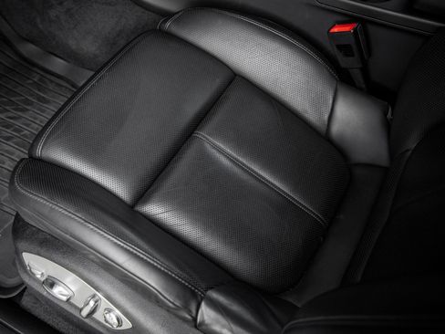 Certified 2024 Porsche Macan AWD/4WD image 23