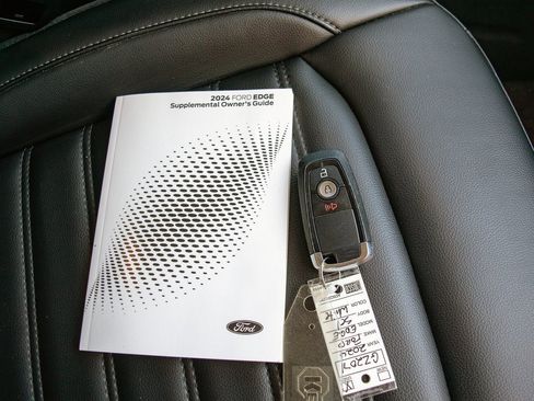 Used 2024 Ford Edge SEL image 39