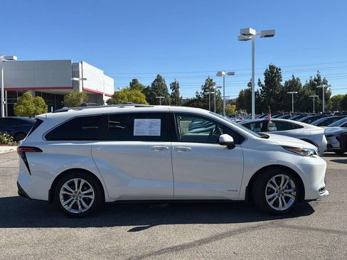 Certified 2021 Toyota Sienna Platinum FWD image 3