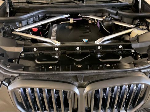 Used 2025 BMW X5 xDrive40i w/ M Sport Package AWD/4WD image 28