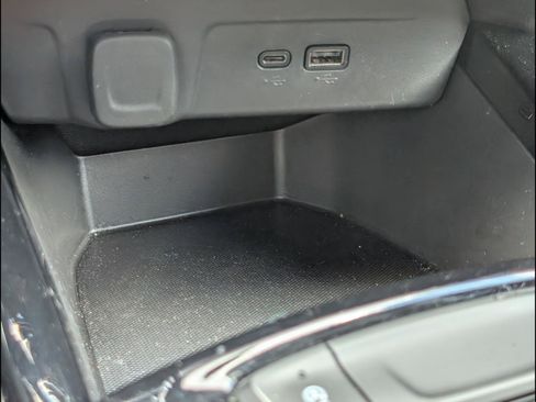 Used 2025 Chevrolet Trax RS FWD image 13