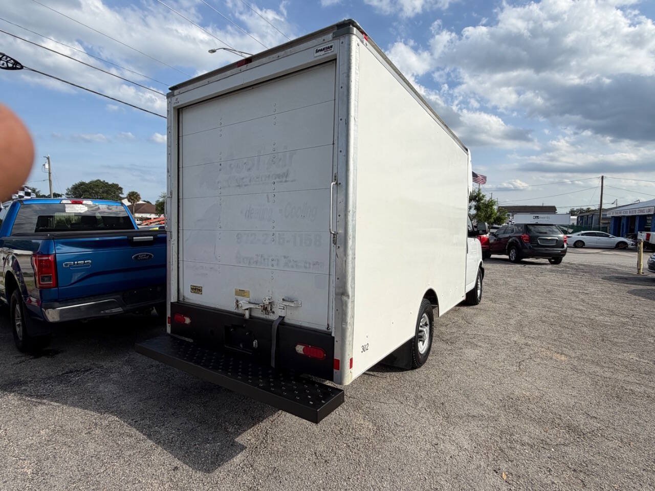 Used 2017 Chevrolet Express 3500 RWD image 9