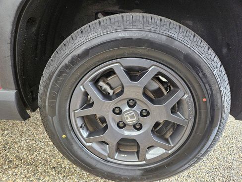 Used 2025 Honda Pilot TrailSport image 35
