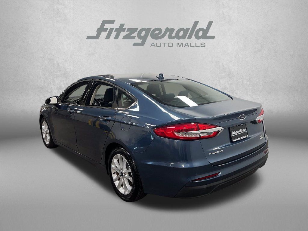 Used 2019 Ford Fusion SE FWD image 3