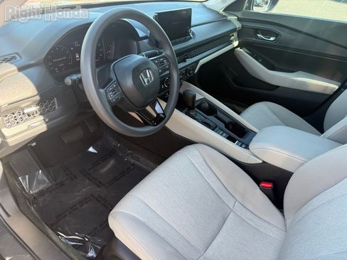 Used 2025 Honda Accord SE image 12