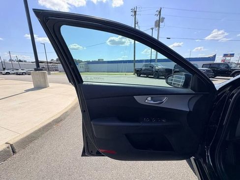 Used 2023 Kia Forte LXS FWD image 18