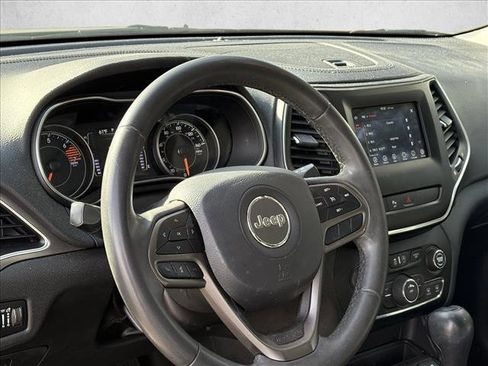 Used 2020 Jeep Cherokee Latitude Plus image 7