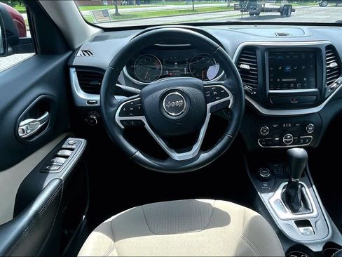 Used 2016 Jeep Cherokee Latitude w/ Comfort/Convenience Group AWD/4WD image 5