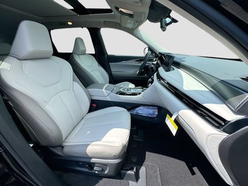 Certified 2026 INFINITI QX60 Luxe w/ Cargo Package FWD image 32