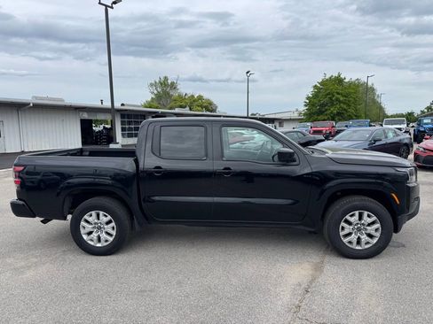 Used 2023 Nissan Frontier SV image 4