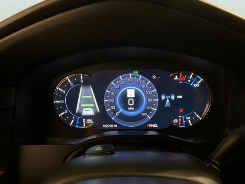 Used 2020 Cadillac Escalade Luxury image 17