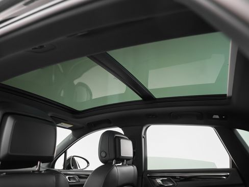 Certified 2025 Porsche Macan image 37