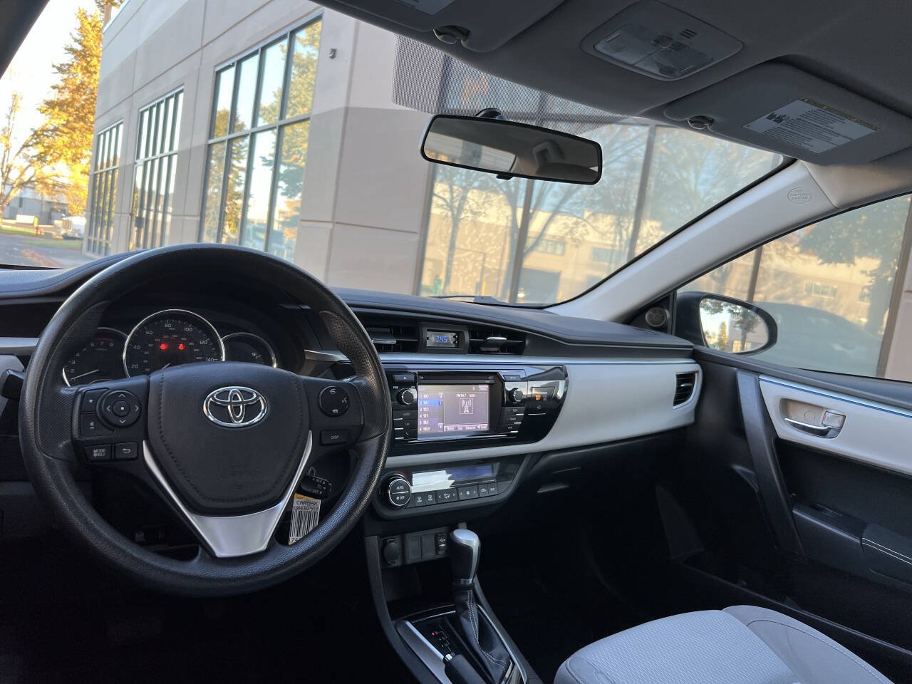 Used 2016 Toyota Corolla LE FWD image 15