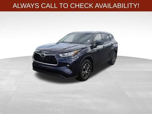 Used 2020 Toyota Highlander XLE AWD/4WD image 3