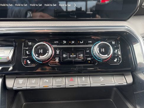 Used 2025 GMC Sierra 3500 Denali w/ Denali Reserve Package image 21