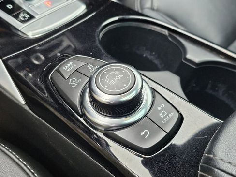 Used 2017 INFINITI QX30 Premium image 35