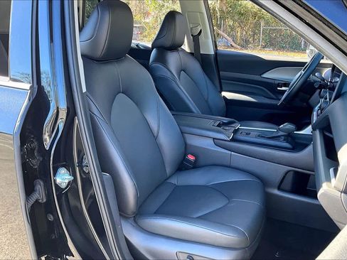 Certified 2025 Toyota Grand Highlander XLE image 9