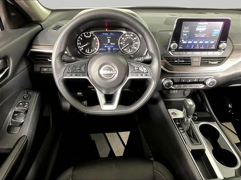 Certified 2024 Nissan Altima 2.5 SV FWD image 8