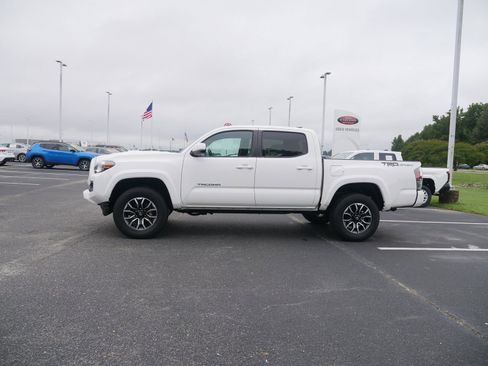 Used 2021 Toyota Tacoma TRD Sport image 6
