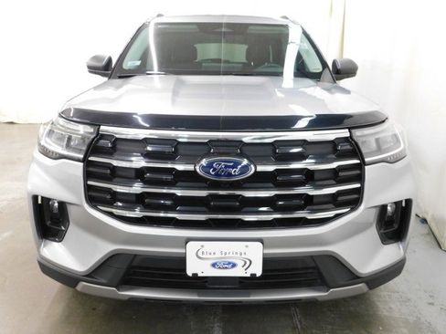 Used 2025 Ford Explorer Active w/ Active Comfort Package image 9