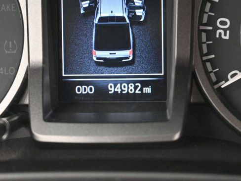 Used 2021 Toyota Tacoma TRD Off-Road image 21