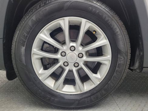 Used 2019 Jeep Cherokee Latitude w/ Popular Appearance Group image 31