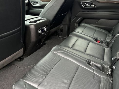 Used 2024 GMC Yukon XL SLE image 13