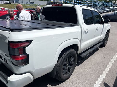 Used 2022 Nissan Frontier SV w/ Technology Package RWD image 2