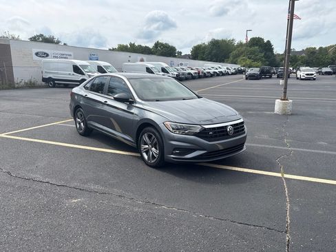 Used 2019 Volkswagen Jetta R-Line FWD image 3
