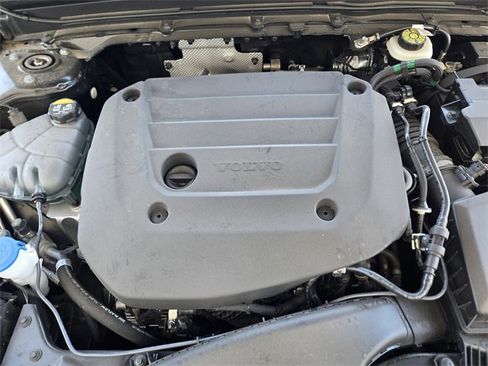 Used 2025 Volvo XC40 B5 Core image 34