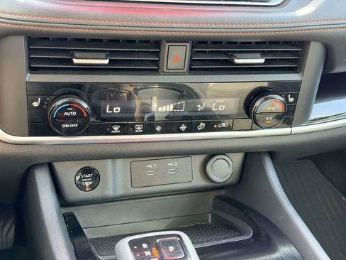 Used 2025 Nissan Rogue SV image 22