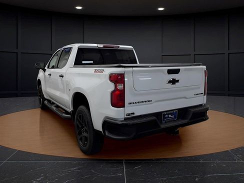 Used 2023 Chevrolet Silverado 1500 Custom Trail Boss w/ 2.7L Blackout Package AWD/4WD image 4