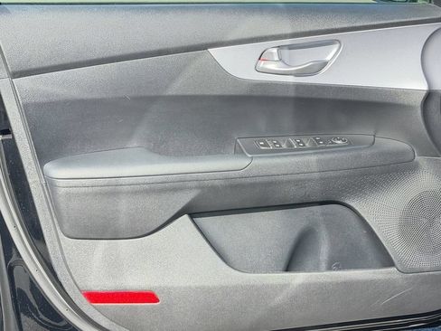 Used 2024 Kia Forte LXS w/ LXS Technology Package FWD image 21