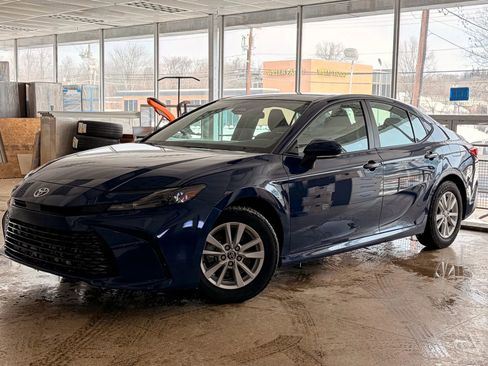 Used 2025 Toyota Camry SE FWD image 46