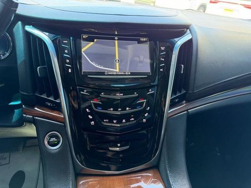 Used 2018 Cadillac Escalade ESV 2WD image 51