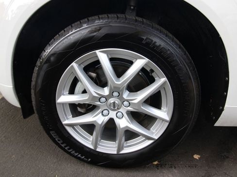 Used 2020 Volvo XC60 T5 Momentum image 31