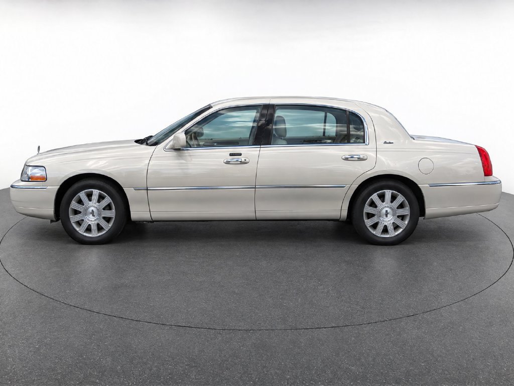 Used 2003 Lincoln Town Car Cartier RWD image 33