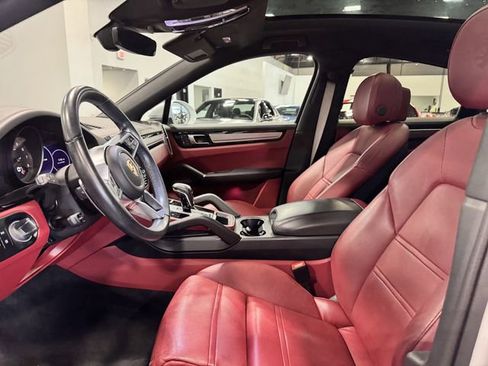 Used 2022 Porsche Cayenne Coupe AWD/4WD image 6