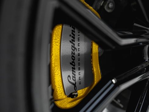 Used 2025 Lamborghini Urus SE AWD/4WD image 39