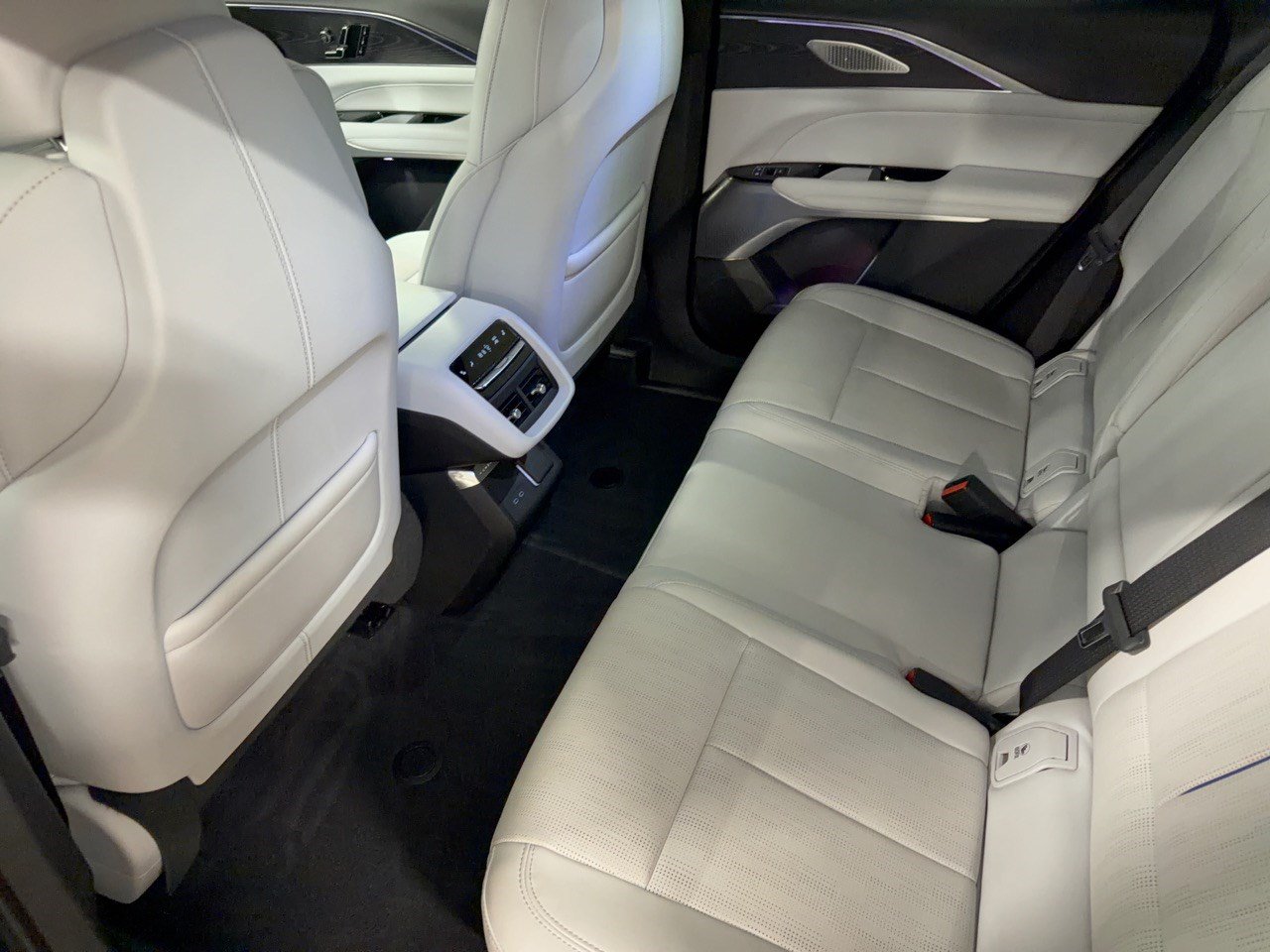 Certified 2024 Cadillac Lyriq Sport w/ LPO, Floor Liner Package AWD/4WD image 25